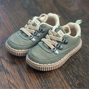 Like New! Oshkosh B’gosh Toddler Sneakers